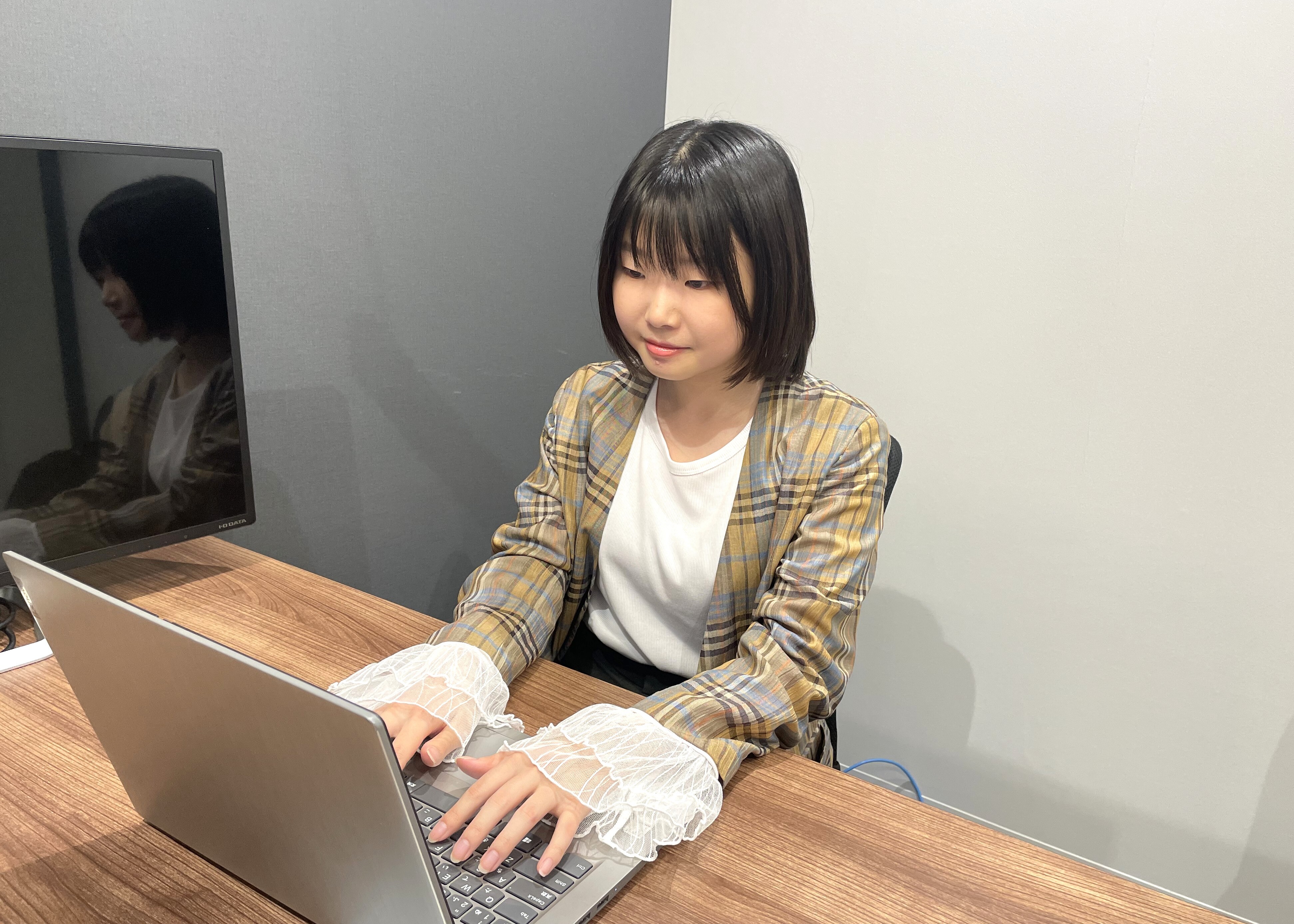 「興味はあるけれど適性がわからない」「文系出身で知識がない」といった理由で一歩を踏み出せずにいる方にこそ、おすすめできる会社です。